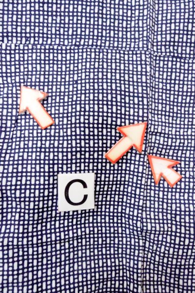 Photo16: O0826E Vintage Japanese kimono   Indigo Blue YUKATA summer(made in Japan) for men / Cotton. Abstract pattern   (Grade C) (16)