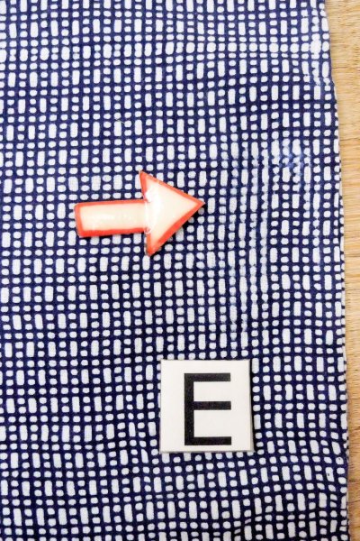 Photo18: O0826E Vintage Japanese kimono   Indigo Blue YUKATA summer(made in Japan) for men / Cotton. Abstract pattern   (Grade C) (18)