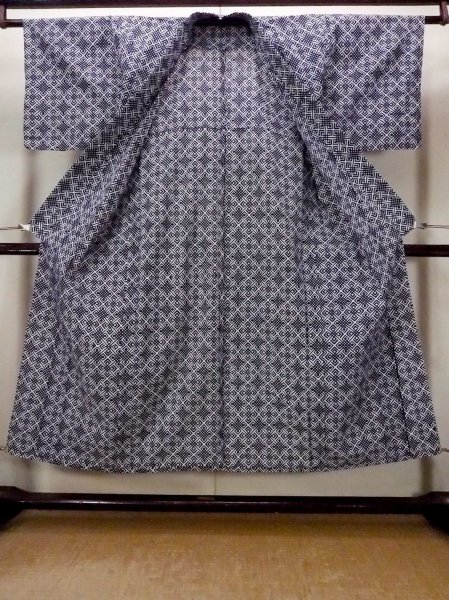 Photo2: O0826F Vintage Japanese kimono   Indigo Blue YUKATA summer(made in Japan) for women / Cotton. Geometrical pattern   (Grade B) (2)