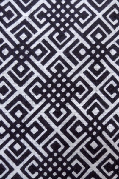 Photo6: O0826F Vintage Japanese kimono   Indigo Blue YUKATA summer(made in Japan) for women / Cotton. Geometrical pattern   (Grade B) (6)