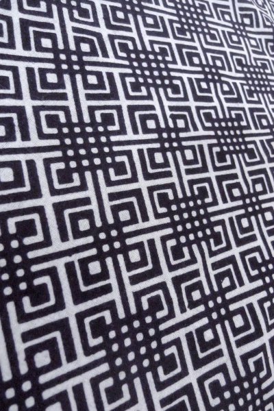 Photo8: O0826F Vintage Japanese kimono   Indigo Blue YUKATA summer(made in Japan) for women / Cotton. Geometrical pattern   (Grade B) (8)