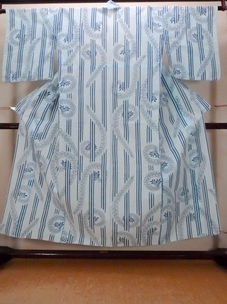 Photo1: O0826H Vintage Japanese kimono  Light Light Blue YUKATA summer(made in Japan) for women / Cotton. Japanese wisteria,   (Grade D) (1)