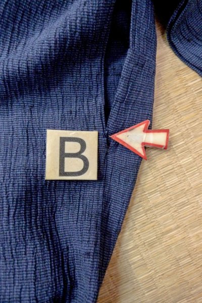 Photo15: O0826I Vintage Japanese kimono  Dark Indigo Blue YUKATA summer(made in Japan) for women / Cotton. Line   (Grade D) (15)