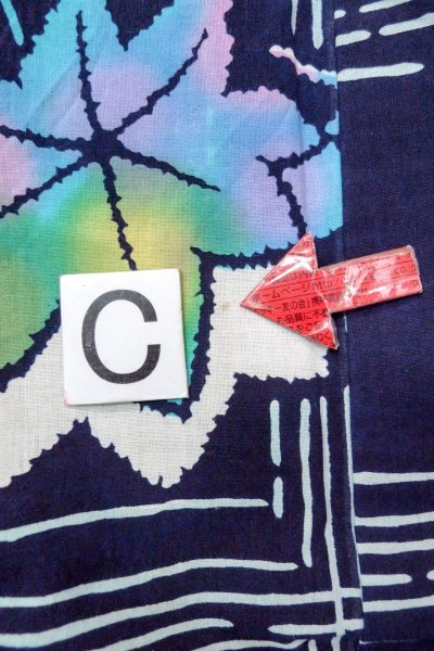 Photo16: O0826J Vintage Japanese kimono  Dark Indigo Blue Pour Dyed Yukata for women / Cotton. MOMIJI maple leaf,   (Grade C) (16)