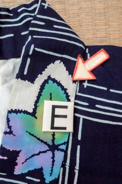 Photo18: O0826J Vintage Japanese kimono  Dark Indigo Blue Pour Dyed Yukata for women / Cotton. MOMIJI maple leaf,   (Grade C) (18)