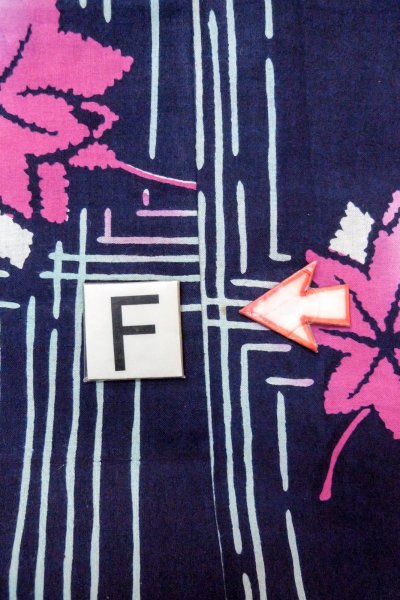 Photo19: O0826J Vintage Japanese kimono  Dark Indigo Blue Pour Dyed Yukata for women / Cotton. MOMIJI maple leaf,   (Grade C) (19)