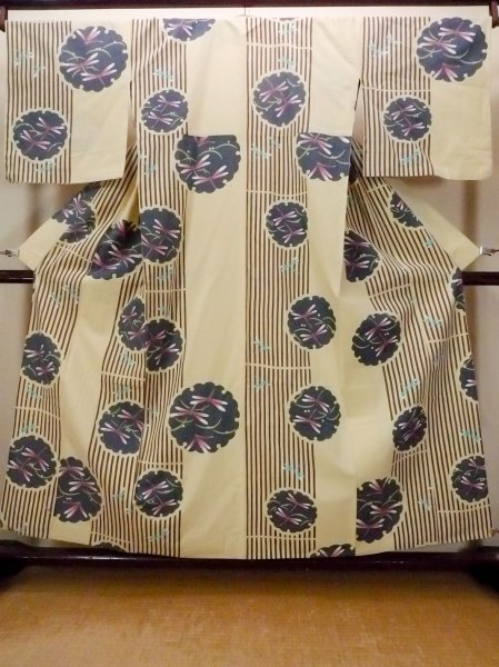 Photo1: O0826K Used Japanese kimono   Beige Pour Dyed Yukata for women / Cotton. Stripes, Dragonfly pattern  (Grade B) (1)