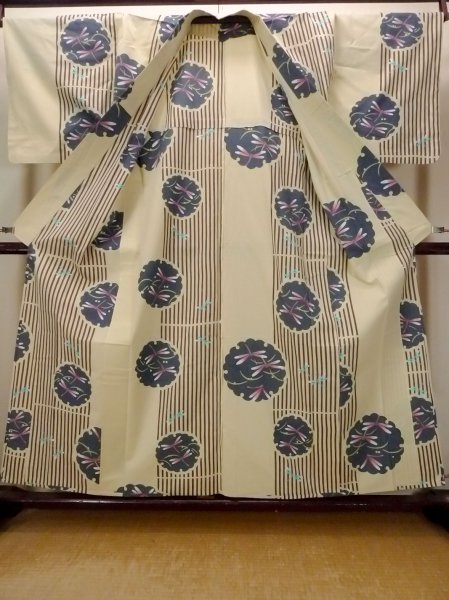 Photo2: O0826K Used Japanese kimono   Beige Pour Dyed Yukata for women / Cotton. Stripes, Dragonfly pattern  (Grade B) (2)