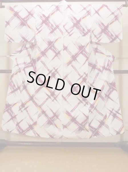 Photo1: O0826M Vintage Japanese kimono   White Pour Dyed Yukata for women / Cotton. Geometrical pattern   (Grade C) (1)