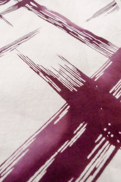 Photo10: O0826M Vintage Japanese kimono   White Pour Dyed Yukata for women / Cotton. Geometrical pattern   (Grade C) (10)