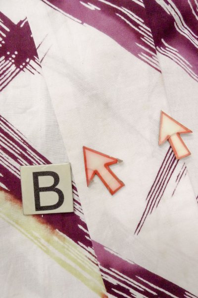 Photo15: O0826M Vintage Japanese kimono   White Pour Dyed Yukata for women / Cotton. Geometrical pattern   (Grade C) (15)