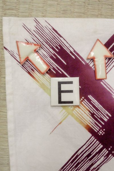 Photo18: O0826M Vintage Japanese kimono   White Pour Dyed Yukata for women / Cotton. Geometrical pattern   (Grade C) (18)