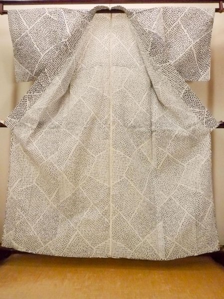 Photo2: O0826N Vintage Japanese kimono   Off White OJIYACHIJIMI for women / Linen. Flower,   (Grade C) (2)