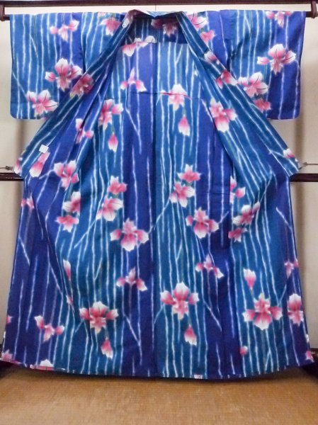 Photo2: O0826O Vintage Japanese kimono   Blue YUKATA summer(made in Other than Japan) for women / Cotton. Iris,   (Grade B) (2)