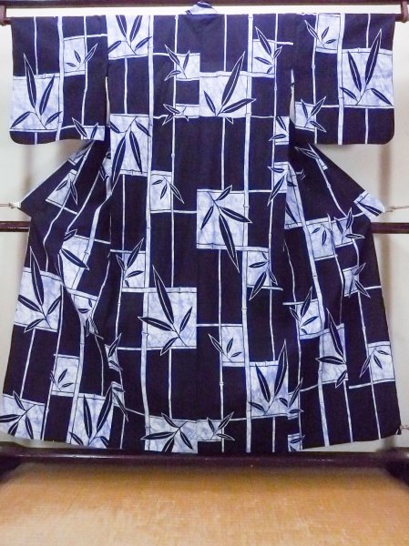 Photo1: O0826P Vintage Japanese kimono  Dark Indigo Blue YUKATA summer(made in Japan) for women / Cotton. Bamboo leaf,   (Grade B) (1)