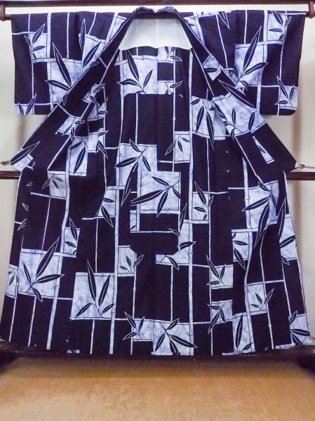 Photo2: O0826P Vintage Japanese kimono  Dark Indigo Blue YUKATA summer(made in Japan) for women / Cotton. Bamboo leaf,   (Grade B) (2)