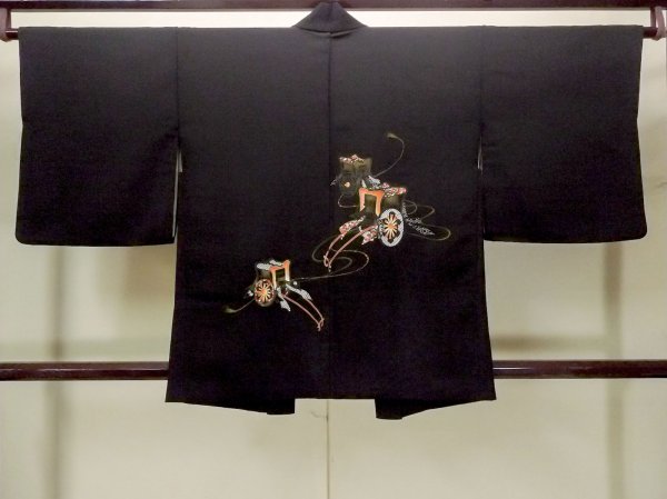 Photo2: O0902A Vintage Japanese kimono   Black HAORI short jacket for women / Silk. Court carriage,   (Grade B) (2)