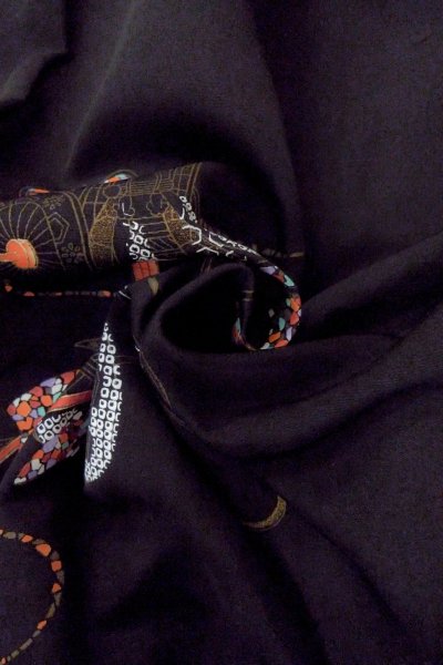 Photo11: O0902A Vintage Japanese kimono   Black HAORI short jacket for women / Silk. Court carriage,   (Grade B) (11)