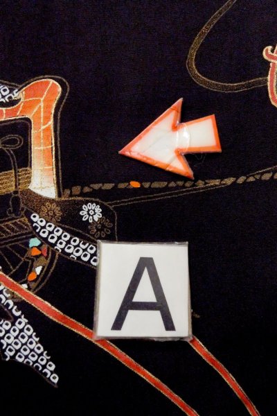 Photo13: O0902A Vintage Japanese kimono   Black HAORI short jacket for women / Silk. Court carriage,   (Grade B) (13)