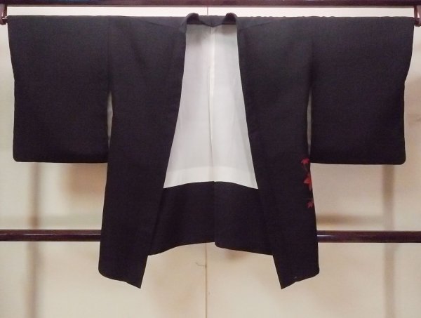 Photo1: O0902B Vintage Japanese kimono   Black HAORI short jacket for women / Silk. MOMIJI maple leaf   (Grade B) (1)