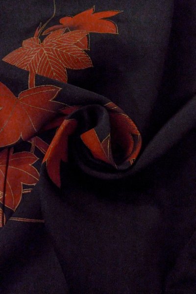 Photo11: O0902B Vintage Japanese kimono   Black HAORI short jacket for women / Silk. MOMIJI maple leaf   (Grade B) (11)