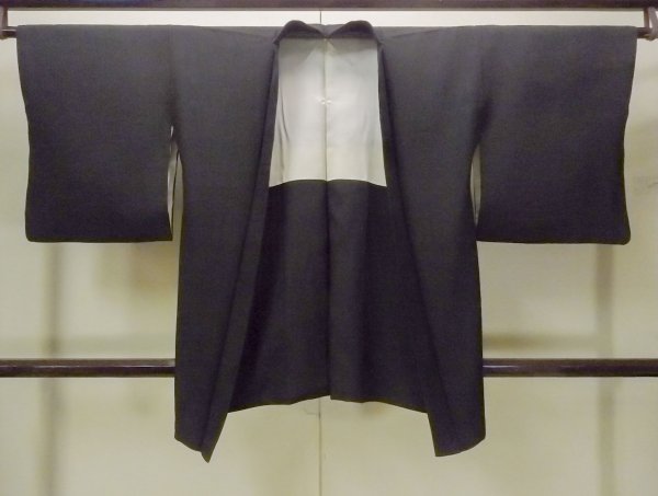 Photo1: O0902E Vintage Japanese kimono   Black HAORI short jacket for women / Silk.    (Grade B) (1)