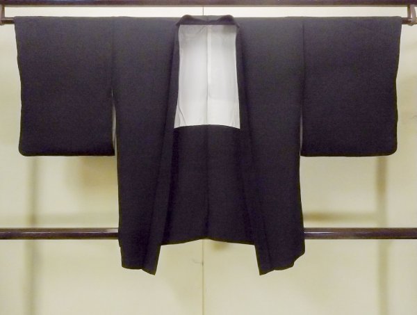 Photo1: O0902Q Vintage Japanese kimono   Black HAORI short jacket for women / Synthetic.  Base woven pattern : Lotus  (Grade B) (1)