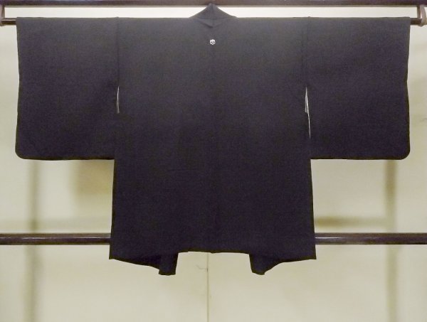 Photo2: O0902Q Vintage Japanese kimono   Black HAORI short jacket for women / Synthetic.  Base woven pattern : Lotus  (Grade B) (2)