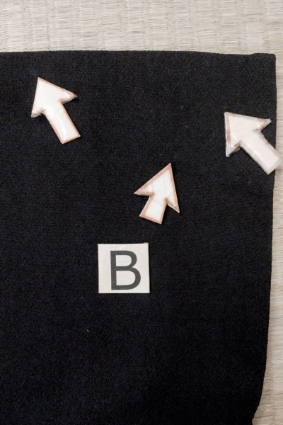 Photo16: O0902Q Vintage Japanese kimono   Black HAORI short jacket for women / Synthetic.  Base woven pattern : Lotus  (Grade B) (16)