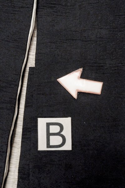 Photo16: O0902S Vintage Japanese kimono   Black HAORI short jacket for women / Silk.    (Grade B) (16)