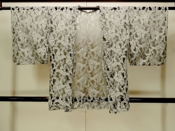 Photo1: O0909K Vintage Japanese kimono   Black HAORI short jacket for women / Synthetic. Flower, Lace fabric  (Grade B) (1)