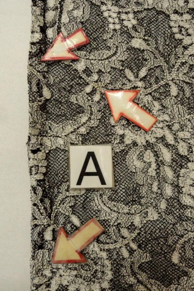 Photo14: O0909K Vintage Japanese kimono   Black HAORI short jacket for women / Synthetic. Flower, Lace fabric  (Grade B) (14)