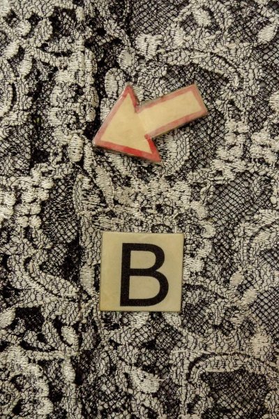 Photo15: O0909K Vintage Japanese kimono   Black HAORI short jacket for women / Synthetic. Flower, Lace fabric  (Grade B) (15)