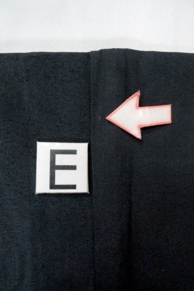 Photo16: O0910C Vintage Japanese kimono   Black HAORI short jacket for women / Silk.    (Grade B) (16)