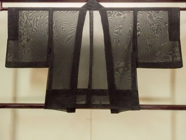 Photo2: O0910D Vintage Japanese kimono   Black HAORI short jacket for women / Silk.    (Grade B) (2)