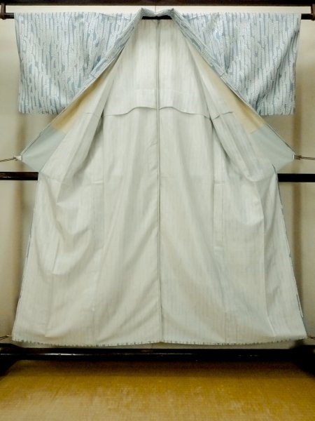 Photo2: O1002A Vintage Japanese kimono Grayish Light Blue HITOE unlined for women / Silk. Japanese wisteria (Grade C) (2)