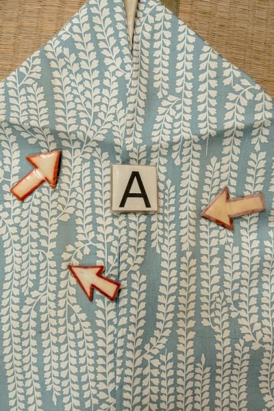 Photo14: O1002A Vintage Japanese kimono Grayish Light Blue HITOE unlined for women / Silk. Japanese wisteria (Grade C) (14)