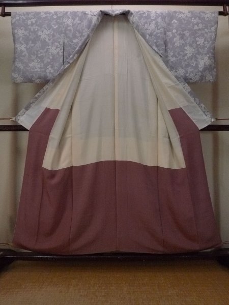Photo2: O1002H Vintage Japanese kimono Pale Grayish Wisteria KOMON dyed for women / Silk. Flower (Grade C) (2)