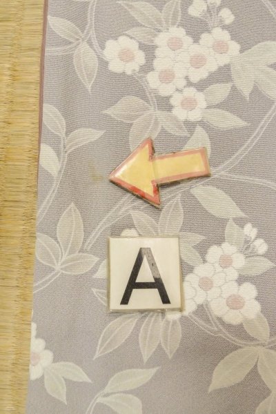 Photo14: O1002H Vintage Japanese kimono Pale Grayish Wisteria KOMON dyed for women / Silk. Flower (Grade C) (14)