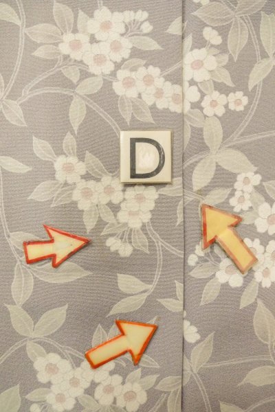 Photo17: O1002H Vintage Japanese kimono Pale Grayish Wisteria KOMON dyed for women / Silk. Flower (Grade C) (17)