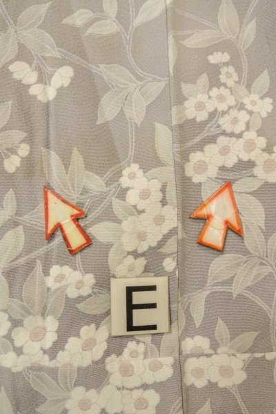 Photo18: O1002H Vintage Japanese kimono Pale Grayish Wisteria KOMON dyed for women / Silk. Flower (Grade C) (18)