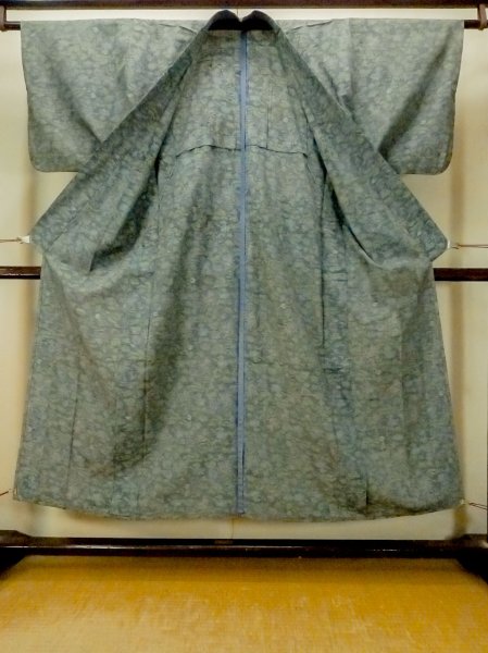 Photo2: O1002N Vintage Japanese kimono Pale Gray TSUMUGI pongee for women / Silk. Leaf (Grade C) (2)