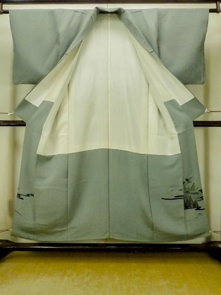 Photo2: O1002S Vintage Japanese kimono Light Grayish Green IROMUJI plain colored for women / Silk., There are some patterns on the lining. (Grade C) (2)