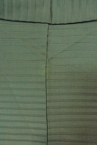 Photo3: O1002S Vintage Japanese kimono Light Grayish Green IROMUJI plain colored for women / Silk., There are some patterns on the lining. (Grade C) (3)