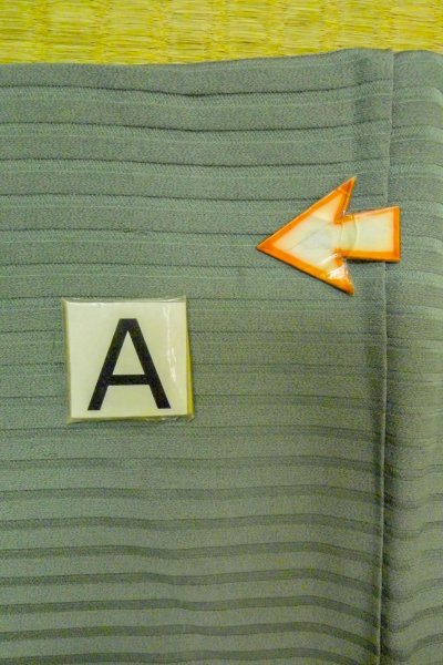 Photo17: O1002S Vintage Japanese kimono Light Grayish Green IROMUJI plain colored for women / Silk., There are some patterns on the lining. (Grade C) (17)