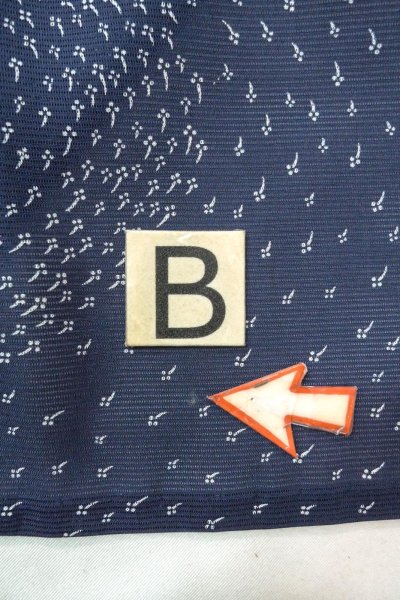 Photo16: O1002U Vintage Japanese kimono Dark Indigo Blue HITOE unlined for women / Silk. Abstract pattern, Japanese killifish pattern (Grade C) (16)