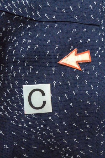 Photo17: O1002U Vintage Japanese kimono Dark Indigo Blue HITOE unlined for women / Silk. Abstract pattern, Japanese killifish pattern (Grade C) (17)