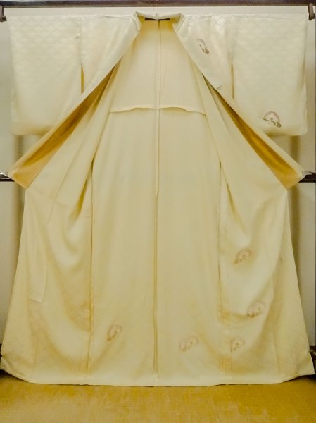 Photo2: O1002X Vintage Japanese kimono Shiny Light Yellow TSUKESAGE formal for women / Silk. Wheel (Grade B) (2)