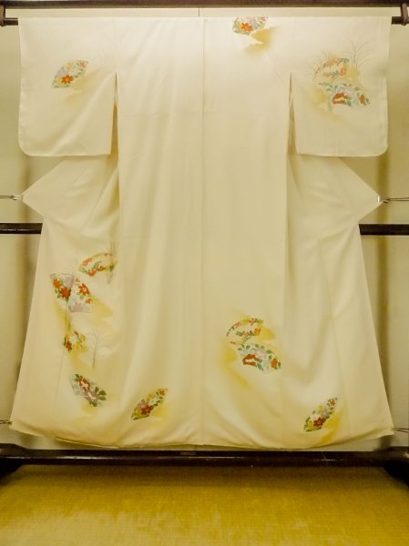 Photo1: O1002Z Vintage Japanese kimono Pale Ivory HOUMONGI formal for women / Silk. Flower (Grade C) (1)