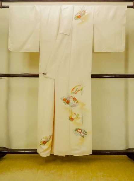 Photo2: O1002Z Vintage Japanese kimono Pale Ivory HOUMONGI formal for women / Silk. Flower (Grade C) (2)